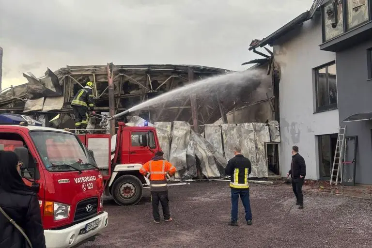 Radnicima izgorjele fabrike tri plate i posao u Njemačkoj i Italiji