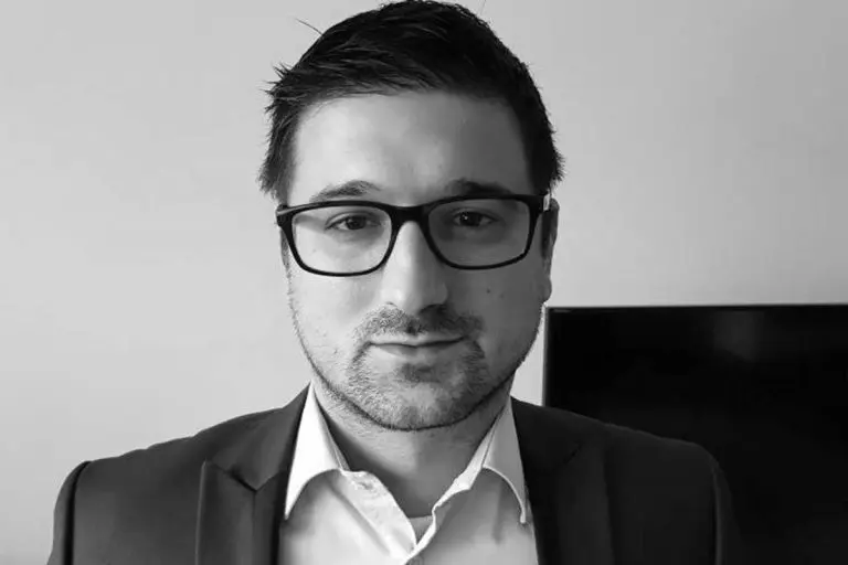 Iznenada preminuo mladi advokat Aleksandar Remić