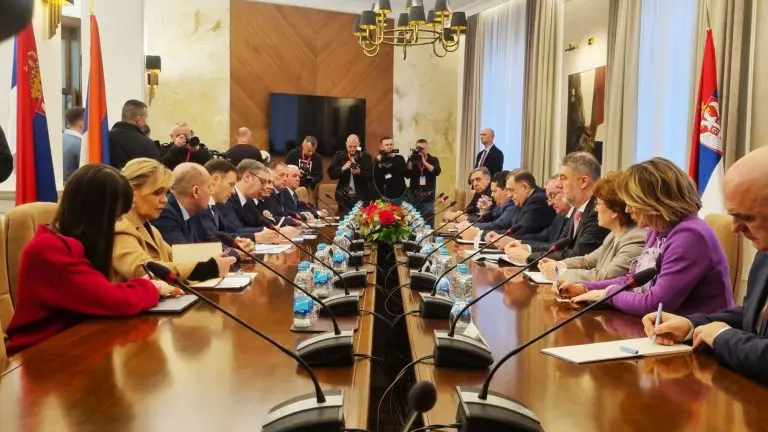 Počeo sastanak delegacija Srbije i Republike Srpske