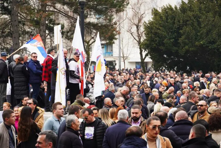 Uoči izricanja presude: Trenutno ispred NSRS (FOTO/VIDEO)