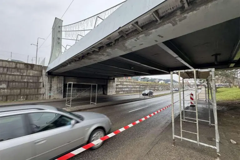 Prijeti li novosadski scenario? Nadvožnjak u katastrofalnom stanju: Pokidane sajle, moguće obrušavanje