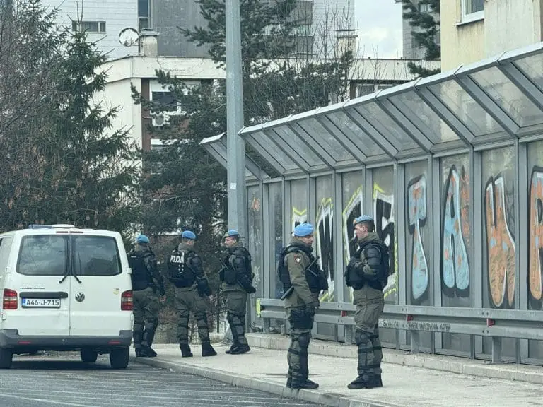 Velike policijske snage ispred Suda BiH, Dodik poziva pristalice da ostanu kod kuće! FOTO