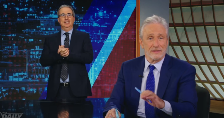 John Oliver “upao” u emisiju Jona Stewarta: Čestitam vam ulazak u monarhiju, dugo ste eksperimentisali sa demokratijom!