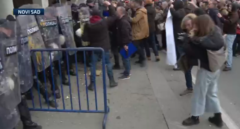 Burno u Novom Sadu: Žarko Mićin izabran za gradonačelnika, opozicija nije puštena ni da glasa?!