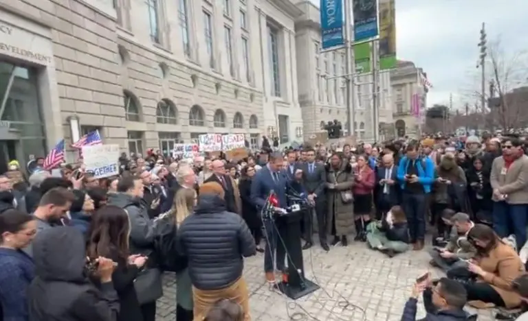 Demokrate protestovali ispred agencije koju Musk želi zatvoriti: Ovako izgleda početak diktature