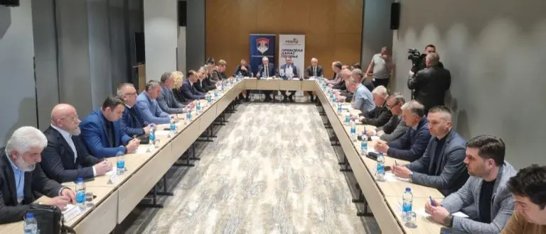 Sastanak opozicije u Banjaluci, evo ko je stigao (foto)