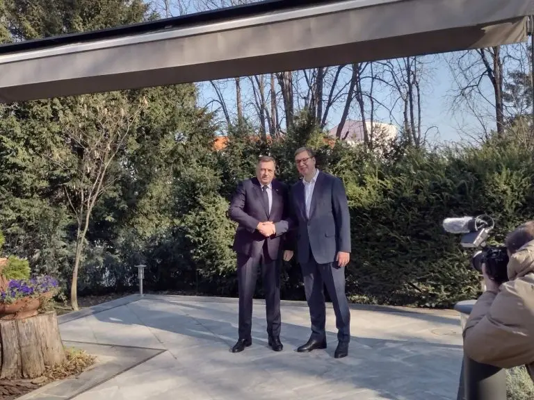 Vučić i Dodik razgovarali o “ključnim pitanjima za srpski narod”