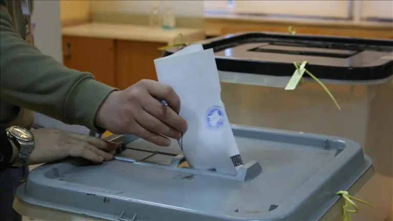 ZAMRZNUTI KONFLIKT: Hoće li antiamerička i antisrpska propaganda dovesti Kurtija do trećeg mandata? 