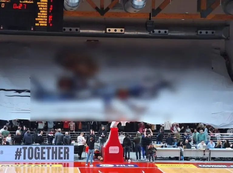 Na utakmici Igokee raširen skandalozan transparent sa nacističkim simbolima