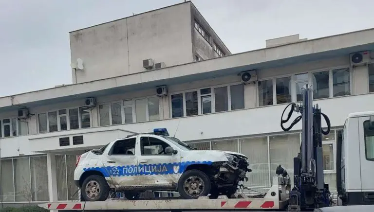 Pucao na policiju, ukrao im službeno vozilo pa sletio s ceste u Mostaru
