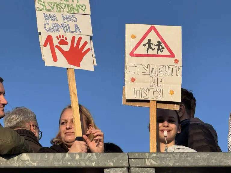 Mostovi u Novom Sadu blokirani, kolone studenata i građana (FOTO)