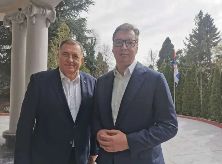 Dodik pisao Vučiću: Spreman sam da ti pošaljem moju policiju u pomoć!