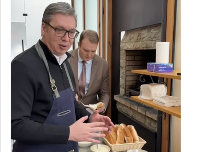 Vučić pravi sendviče: U Sremskoj Mitrovici u 17h skup simpatizera SNSa