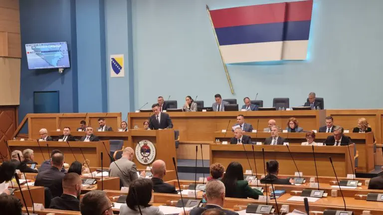 Posebna sjednica NSRS  o stanju u javnim preduzećima završena.Nije ni počela