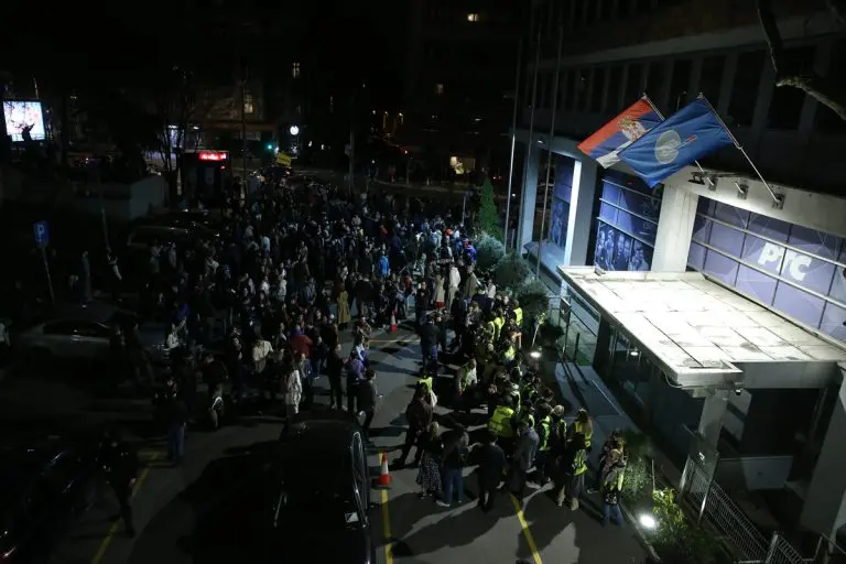 Kako može da se završi blokada RTS-a, raspisivanjem konkursa za članove REM-a ili policijskom represijom?