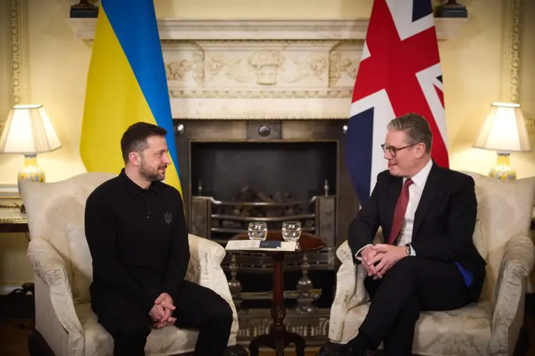 Starmer naglasio: Zapad spreman da isporuči Ukrajini dalekometne projektile