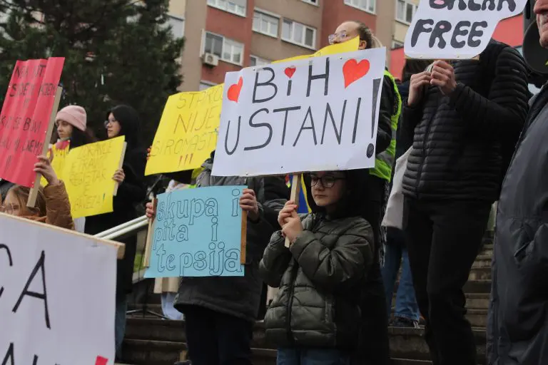 Poziv na medijski bojkot političara: “Vještački potpiruju nemire”