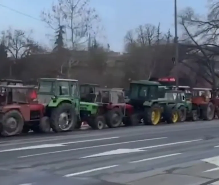 Protest 15. za 15 biće ispred Skupštine, u Beogradu obustavljen javni prevoz, ogroman broj ljudi krenuo s Novog Beograda