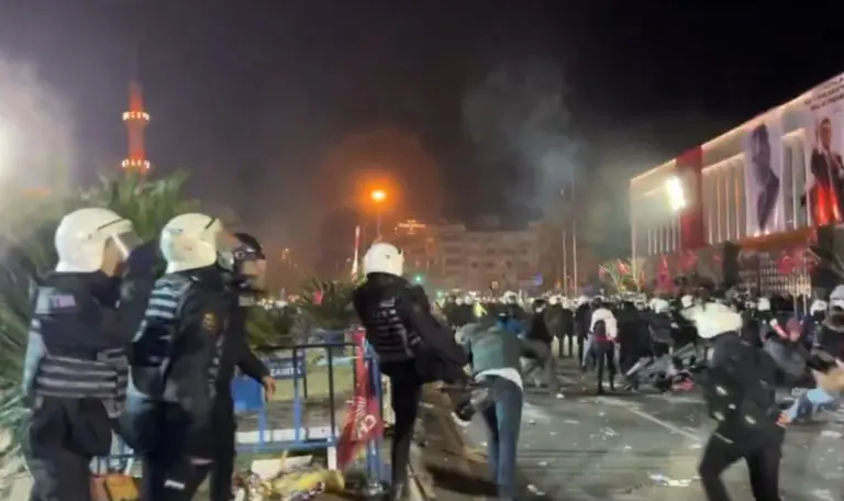 Najveći protesti u Turskoj nakon hapšenja  Imamoglua, policija koristila vodene topove
