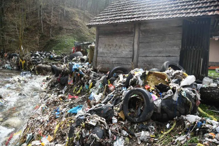 Deponija smeća u Vlasenici postaje EKOLOŠKI PROBLEM