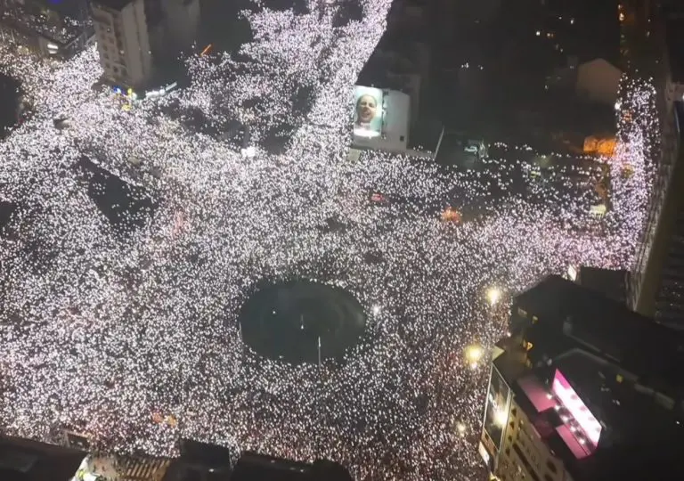 Pred protest u Beogradu: Metalne ograde i pojačane mjere bezbjednosti, zvaničnici apeluju na mir