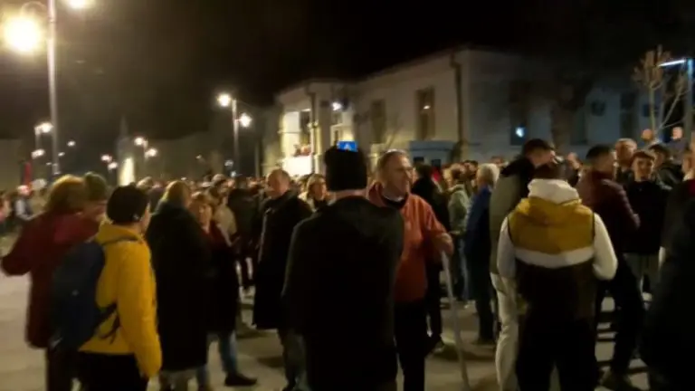 Hiljade Čačana na protestu zbog napada na studente: „Kući ne idemo dok ne dobijemo odgovore ko bije našu decu“
