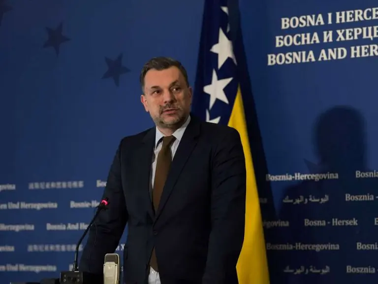 Konaković: SNSD je glasao za veći budžet za institucije koje Dodik ruši, Košarac: On je primjer sarajevske neinteligencije
