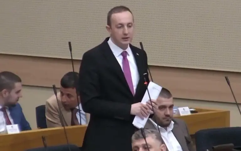 Bodiroga: Vlast stvara stranačku vojsku SNSD-a da ih brani 