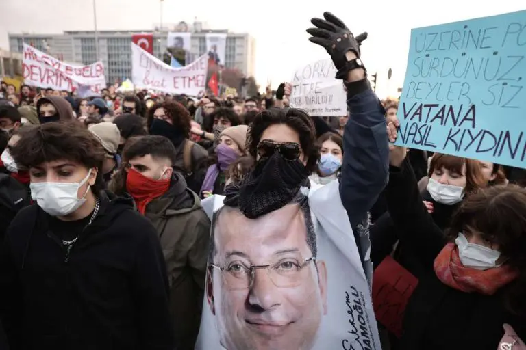 Najveći rival Erdogana iza rešetaka: Imamogluu zatvorska kazna od skoro dvije godine