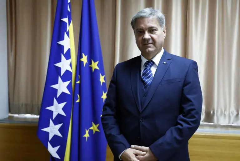 Zvizdić: Dodik, kao piroman prerušen u vatrogasca, pali vatre i proizvodi sukobe