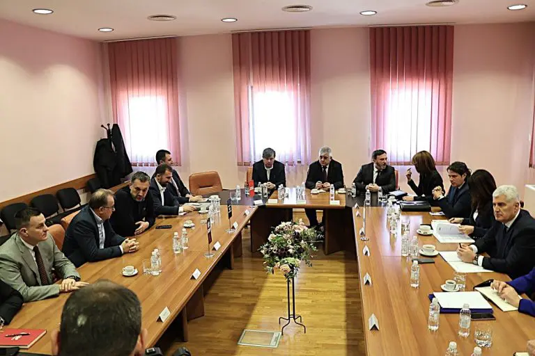 Ključno pitanje za BiH: Trojka i HDZ “lomili koplja” oko Izbornog zakona