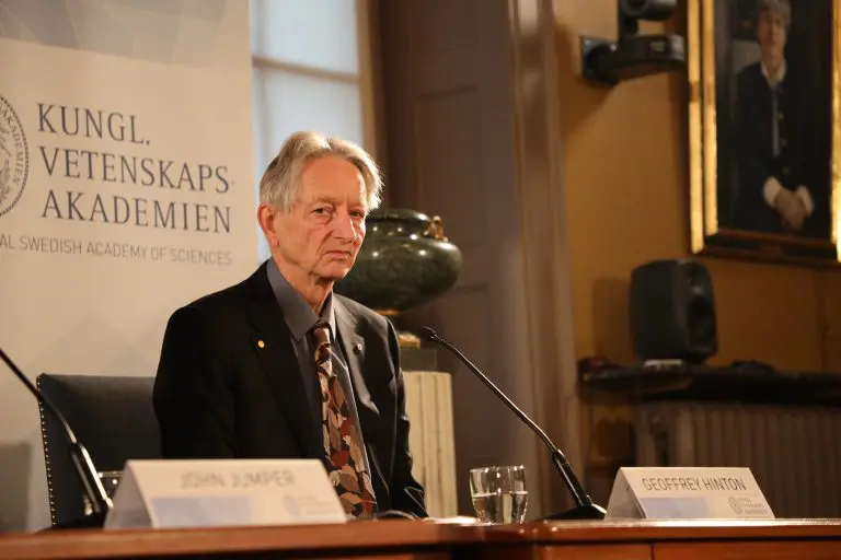 Nobelovac i “kum” vještačke inteligencije upozorava: “Ljudi još ne shvataju šta dolazi“