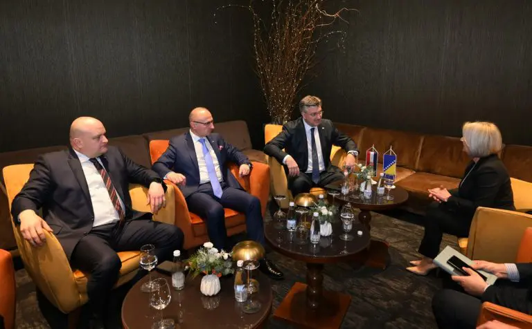 Andrej Plenković stigao u Mostar, počeo sastanak HDZ BiH i HDZ Hrvatske