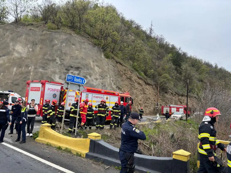 Stravična nesreća u Rumuniji: Minibus sletio u Dunav nakon sudara s automobilom, helikopter i ronioci na terenu