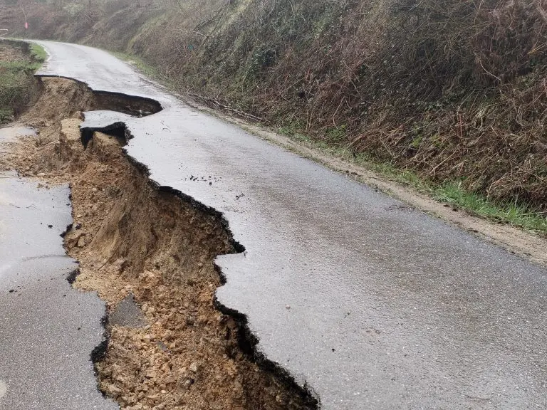 Ugljevik: Klizište odsjeklo selo Donja Krćina, mještani u problemu
