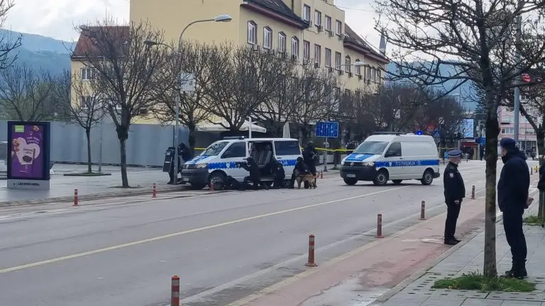 U toku velika policijska akcija, uhapšeno 16 osoba, pretresa se na desetine lokacija