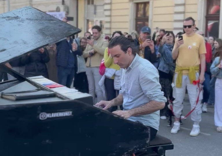 Italijanski pijanista koji je svirao na studentskom protestu protjeran iz Srbije