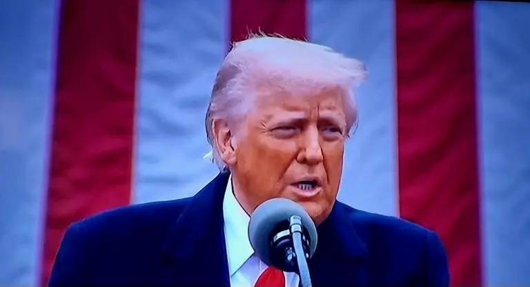 Trump: 25% carine na sve automobile proizvedene van SAD-a!
