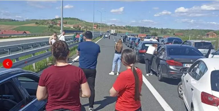 Stravičan sudar na autoputu 9. Januar, strahuje se da ima mrtvih