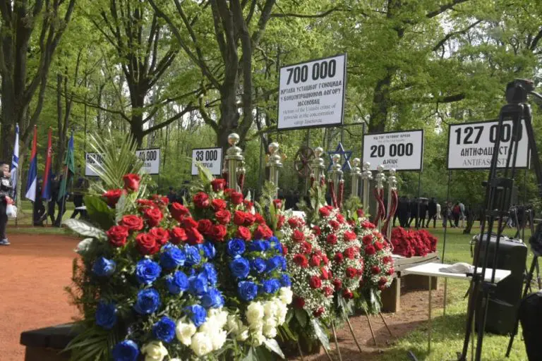 Dan sjećanja na žrtve zločina u NDH: Zvaničnici i preživjeli logoraši položili vijence u Donjoj Gradini