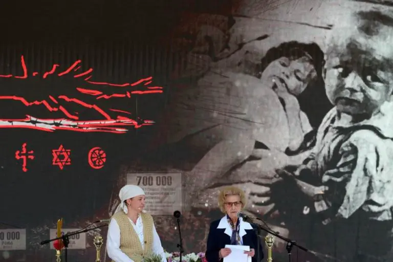 Vučić u nedjelju u Donjoj Gradini, u RS proglašen Dan žalosti