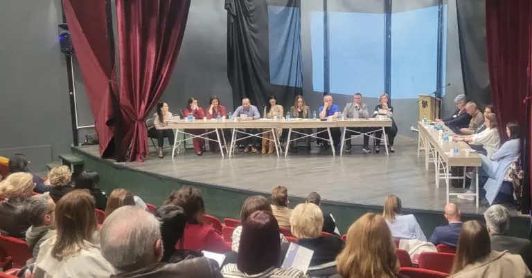 Vaspitno-obrazovni sistem RS grca u problemima: Nedostatak kadra, degradiranje prosvjetnih radnika…