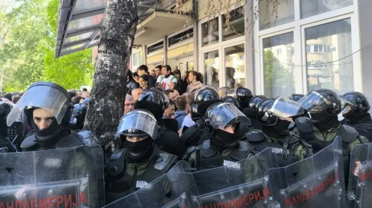 Srbija: Policija prvi put upotrijebila silu protiv studenata, ima povrijeđenih