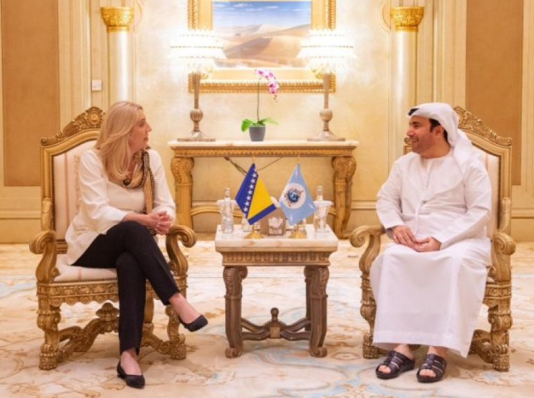 Željka Cvijanović se sastala sa šefom Interpola koji je odbio izdati potjernicu za Dodikom i Stevandićem