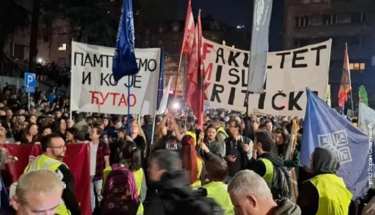 Poruka koju su studenti ostavili stanarima oko zgrade RTS-a najbolje pokazuje kakva su to djeca