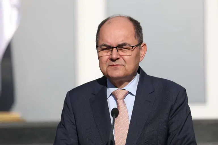 Pravni stručnjak: “Šmit nije ni turista, ali ni visoki predstavnik, evo zašto…”