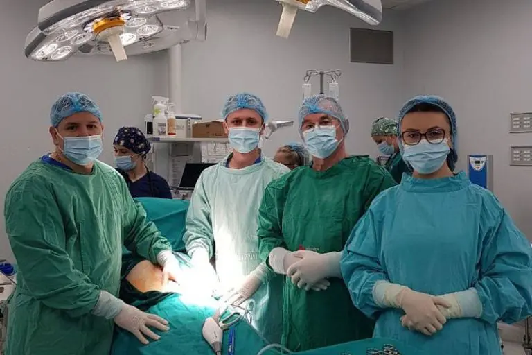 UKC RS: Ljekari spasili život pacijentu odstranivši mu gigantsku cistu slezine