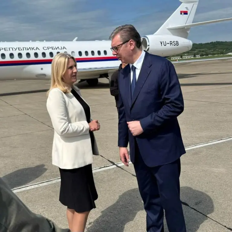 Cvijanovićeva dočekala Vučića pred odlazak u Donju Gradinu: “Uvijek rado viđen i najdraži gost”