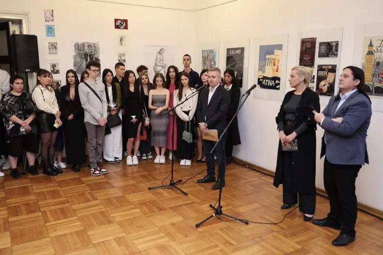 Otvorena izložba radova maturanata Tehnološke škole iz Banjaluke