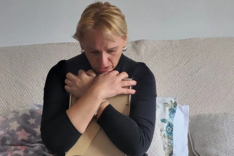 Majka stradalog Stefana Hrke napustila Srbiju: “Pretili su mi, pljunuli me”